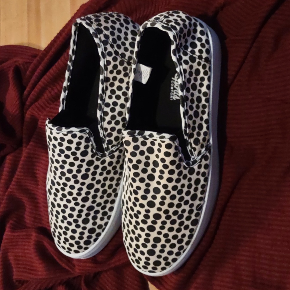 Shoes - Picture 2 of 3
